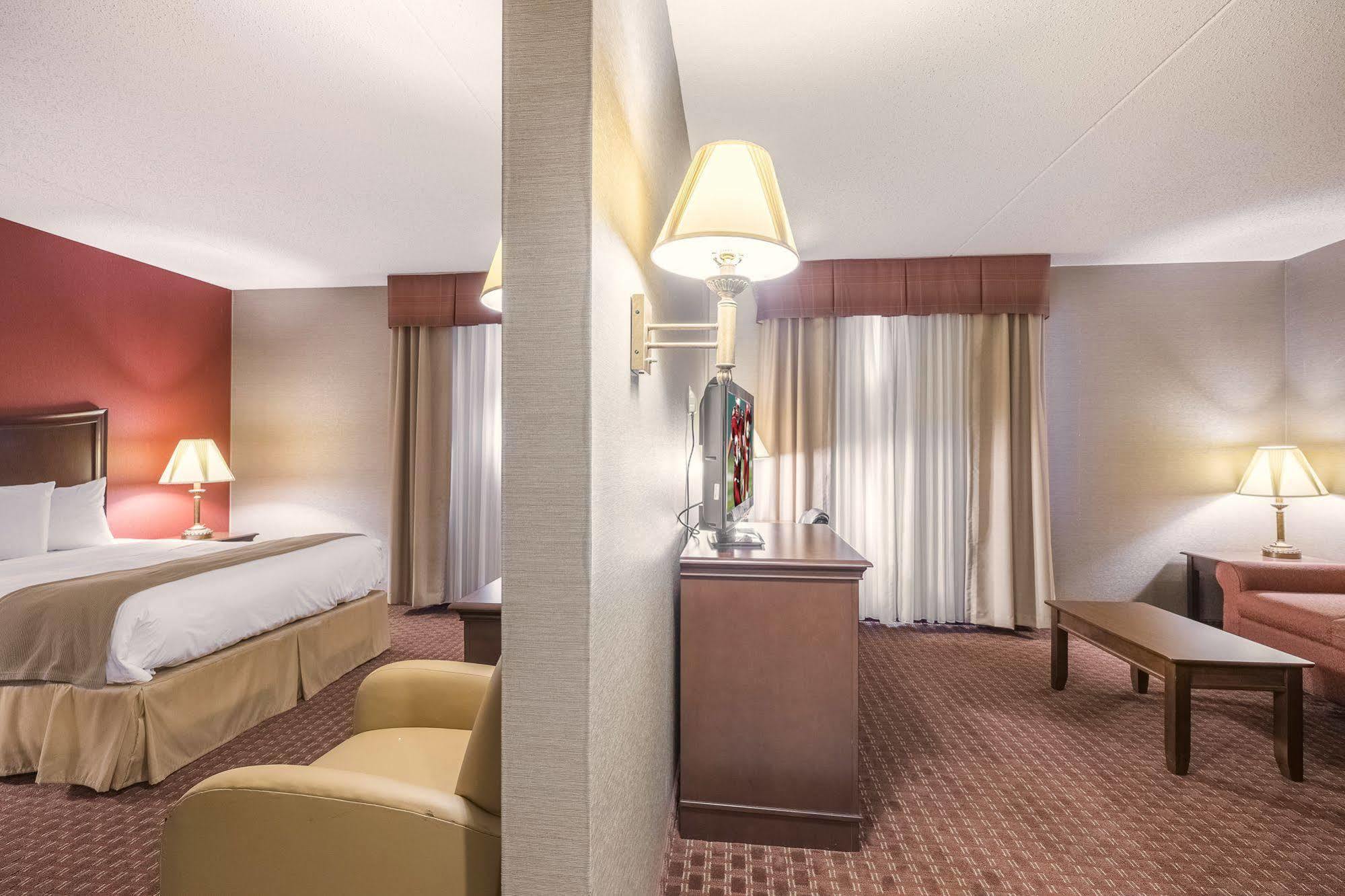 Quality Inn & Suites Owego Екстер'єр фото
