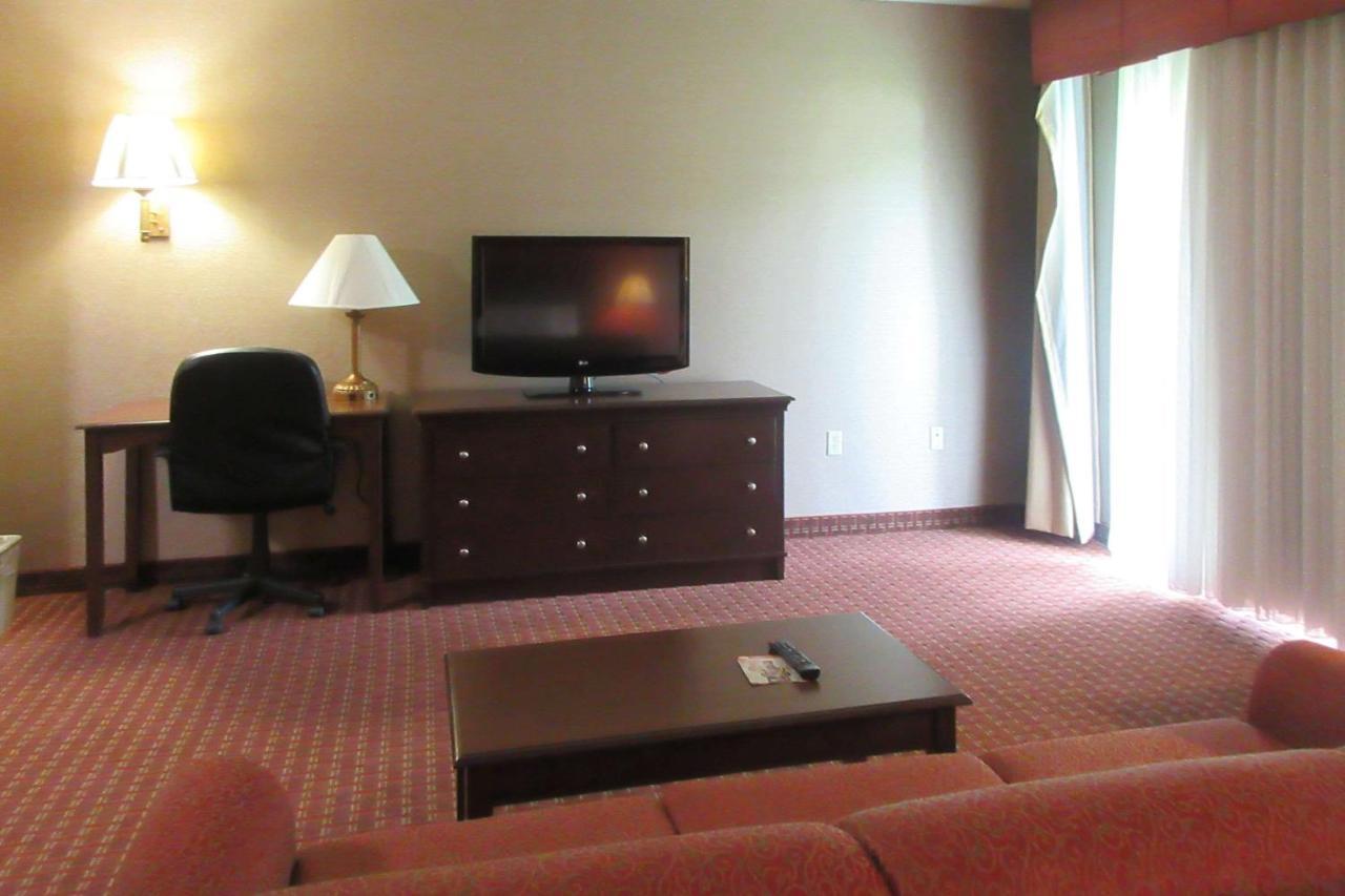 Quality Inn & Suites Owego Екстер'єр фото