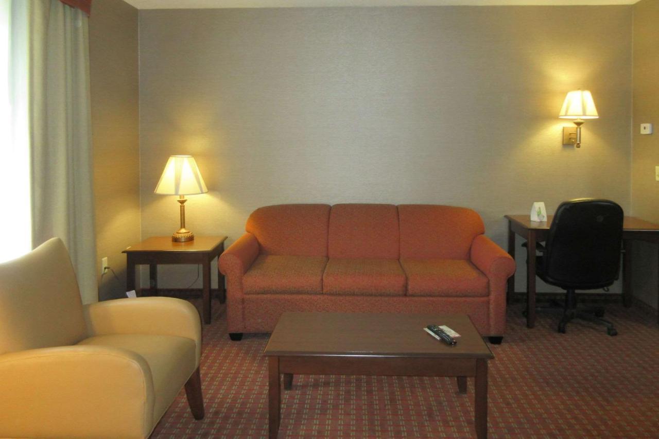 Quality Inn & Suites Owego Екстер'єр фото